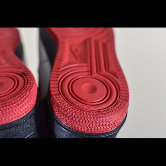 Men’s 9.5 AF1 Gray Blk/Varsity Red 07’ - Picture 6 of 7